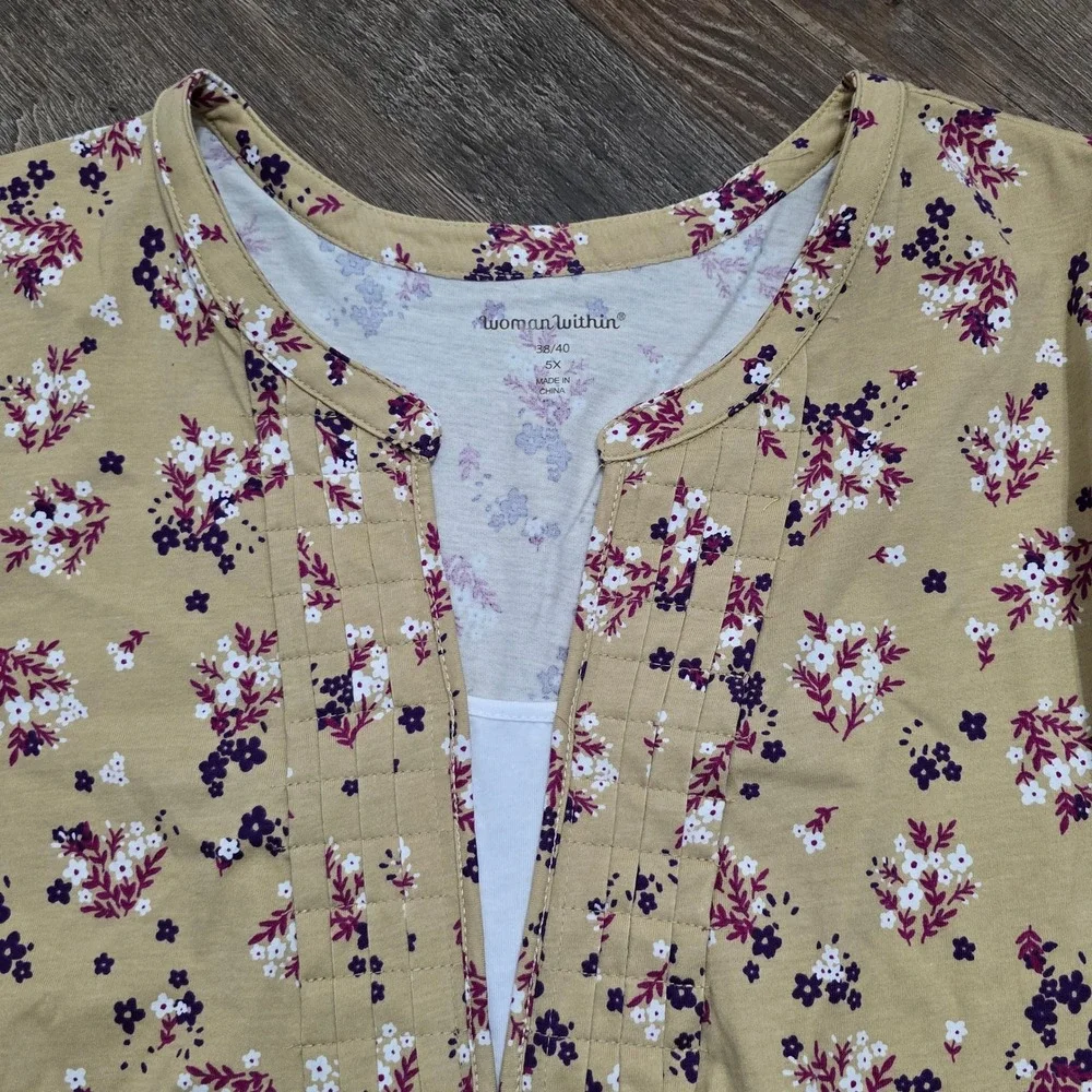 Woman Within Floral Pintuck Tunic Top Women 5X 38/40 Short Sleeve New - Picture 3 of 7